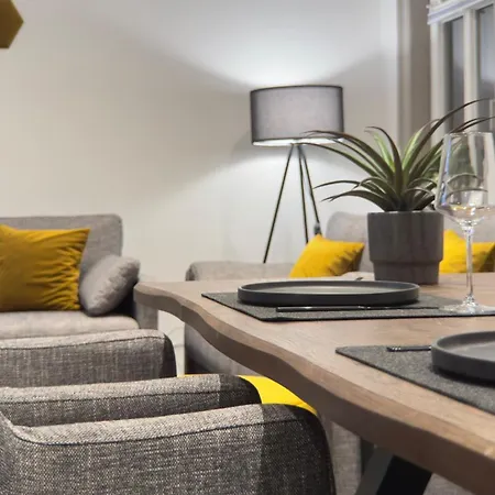 Aryve Design-boutique Am Markt Von Im Thueringer Wald - Design-interieur, Netflix, Wlan Apartment *